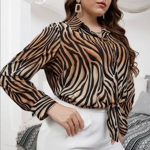 ANIMAL 🦒 PRINT BLOUSE 👚 NWOT
